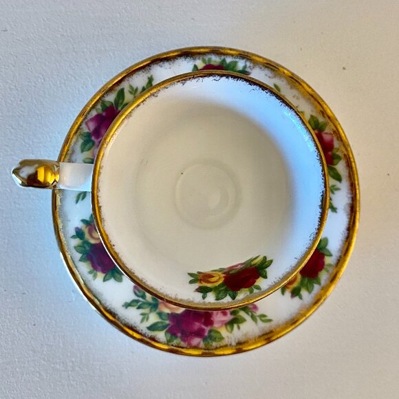 Royal Albert Old Country Roses Le Petite Teacup and Saucer - Picture 3 of 5